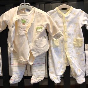 Neutral baby outfits